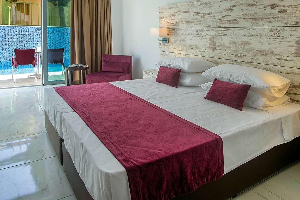 Ramada Hotel & Suites By Wyndham Aya Napa Oda fotoğraf