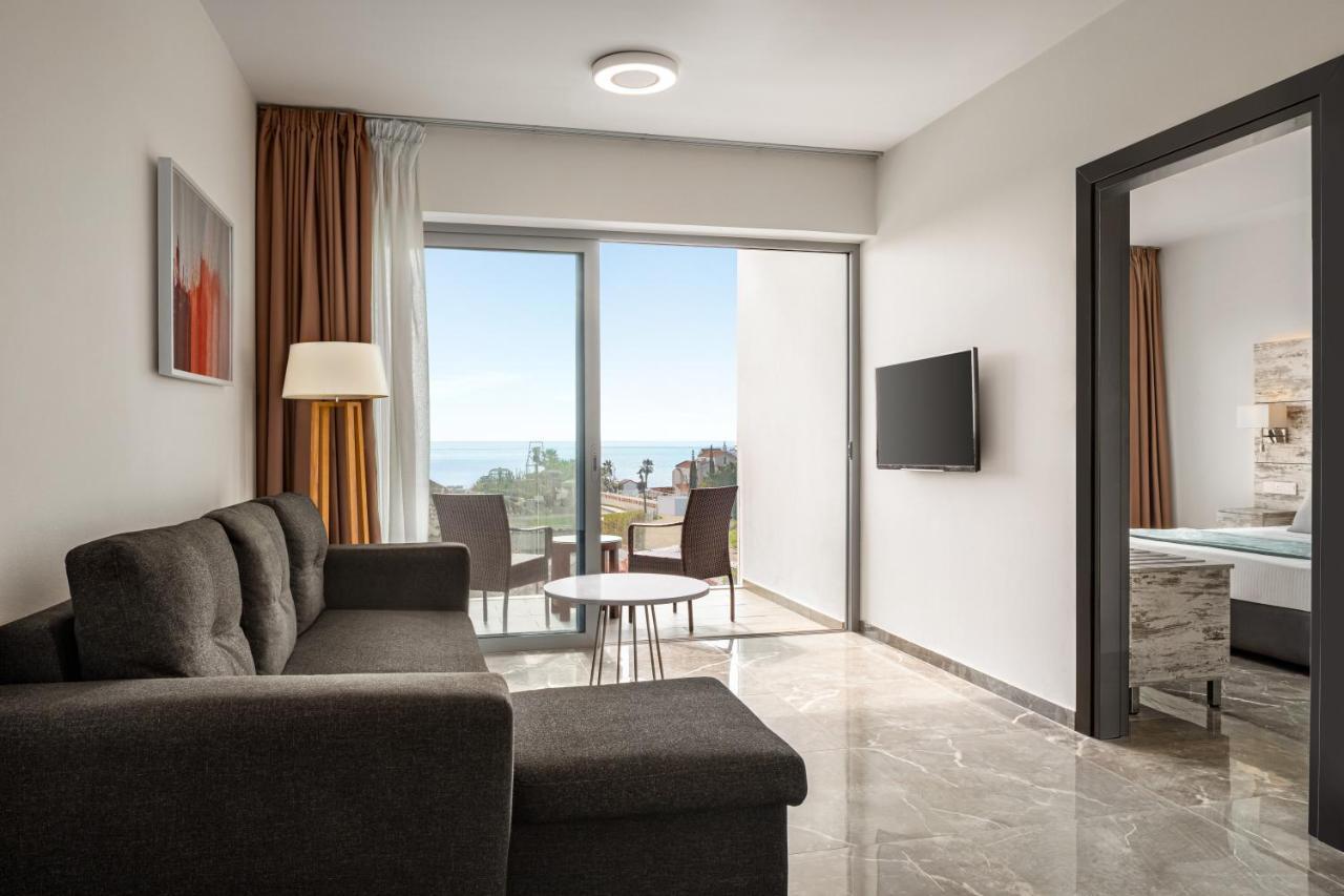 Ramada Hotel & Suites By Wyndham Aya Napa Dış mekan fotoğraf