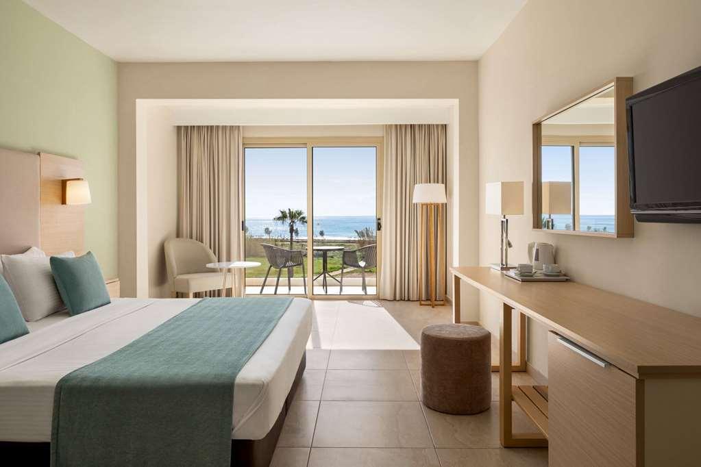 Ramada Hotel & Suites By Wyndham Aya Napa Oda fotoğraf