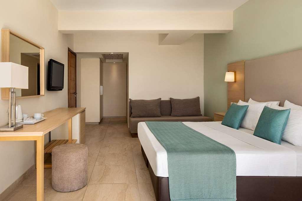 Ramada Hotel & Suites By Wyndham Aya Napa Oda fotoğraf