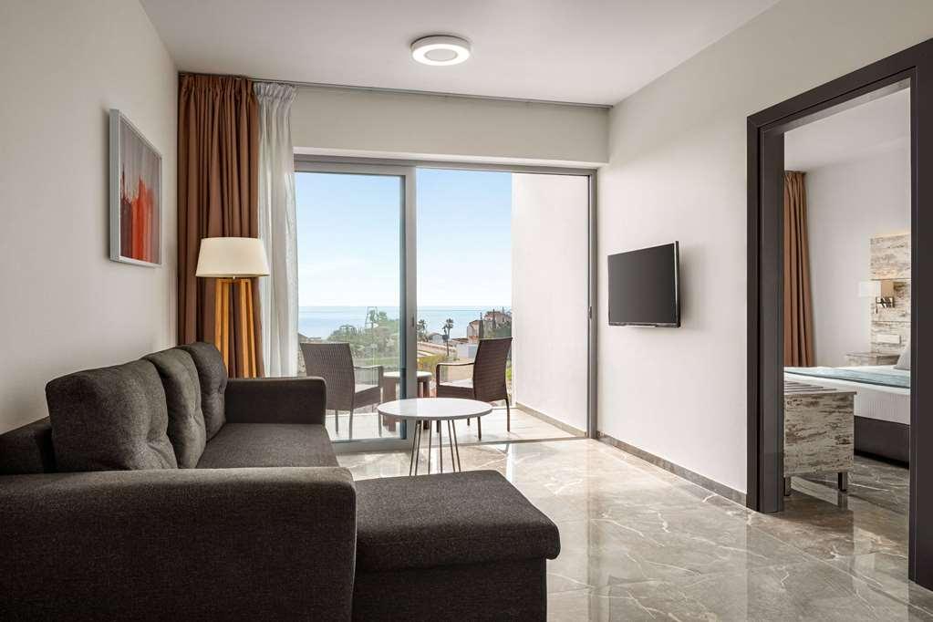 Ramada Hotel & Suites By Wyndham Aya Napa Oda fotoğraf