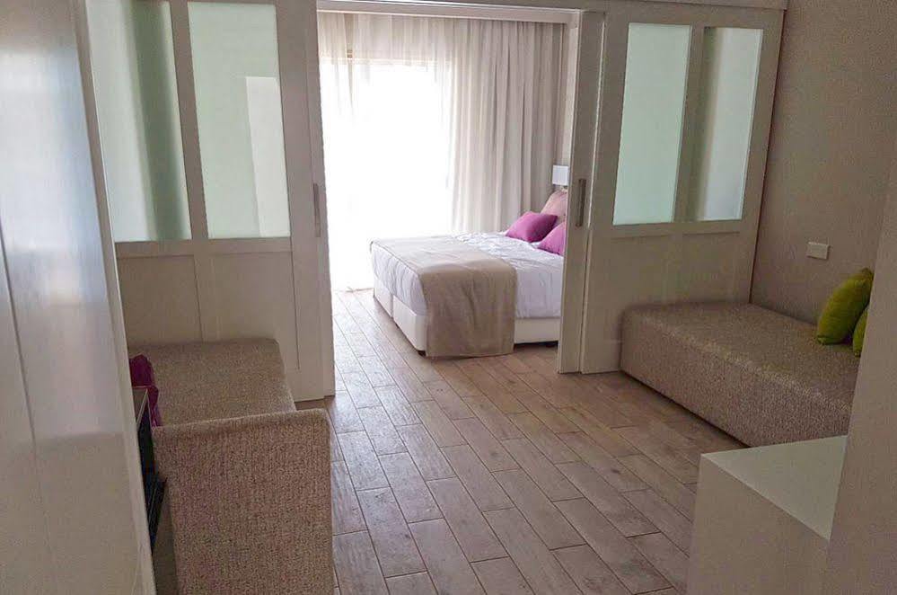 Ramada Hotel & Suites By Wyndham Aya Napa Dış mekan fotoğraf